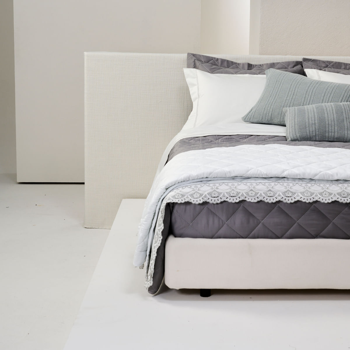 10 01 0223 Edredom 400 Fios Brigitte Branco Prata 001